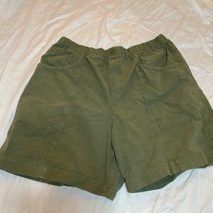 High-waisted green cargo shorts